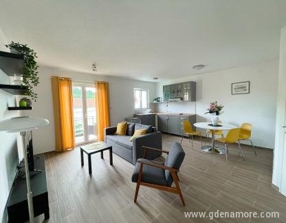 Andante žuti apartman, , logement privé à Petrovac, Monténégro - Žuti Andante apartman